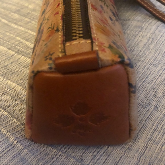 NWT Patricia Nash Prairie Rose Print Oblong Case - Picture 3 of 8